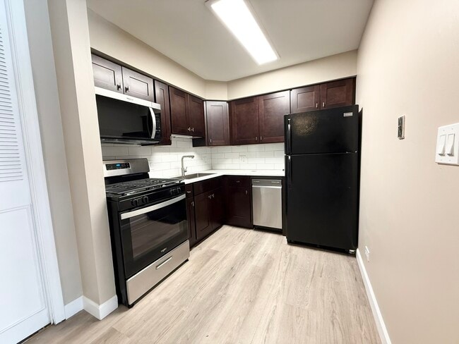 Foto del edificio - 915 Westmoreland Dr