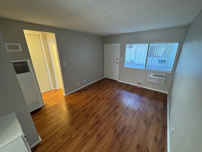 Building Photo - 6000 Franklin Ave