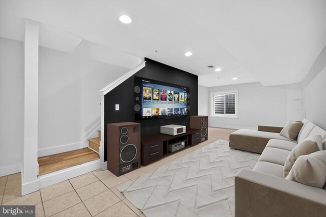 Foto del edificio - 2028 Trenton Ave