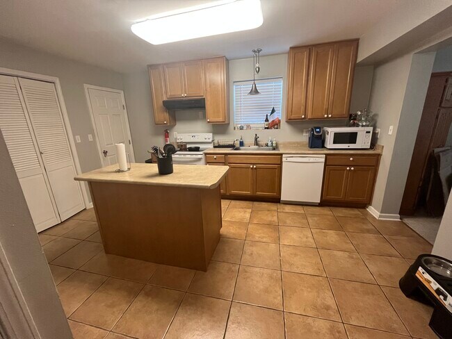 Kitchen - 6740 Pontchartrain Blvd