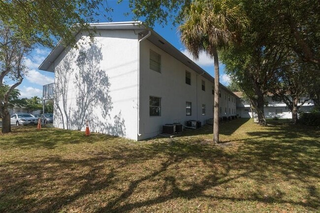 Building Photo - 2401 Van Buren St