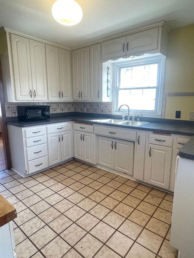 Building Photo - Rare robbinsdale home for lease
