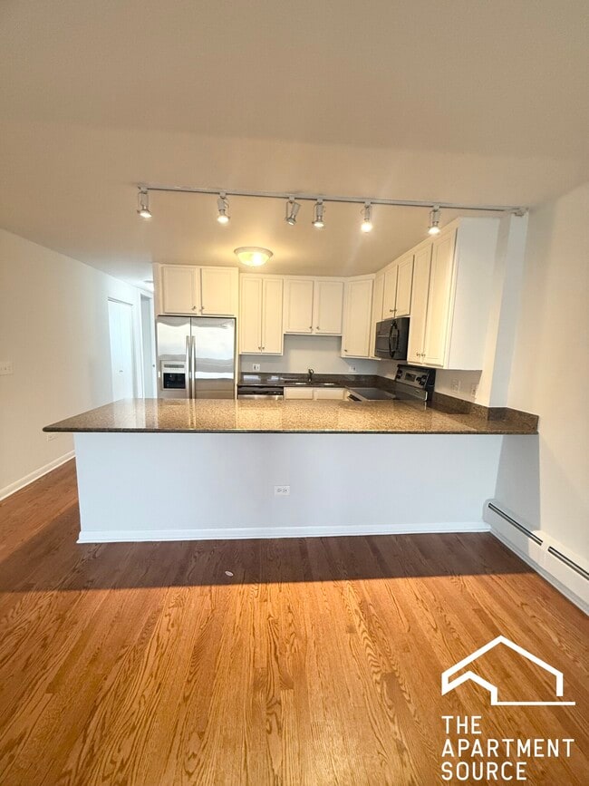 Photo - 1344 N Dearborn St Apartment