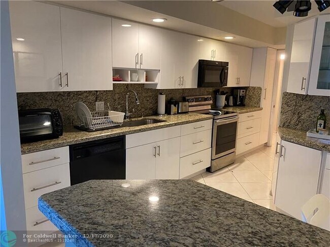 Foto del edificio - 4900 N Ocean Blvd