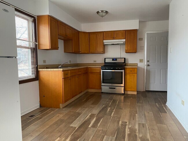Building Photo - 615 w 28th st