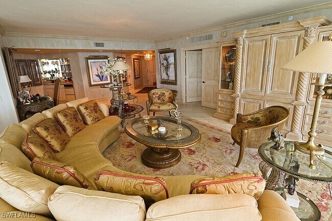 Foto del edificio - 8231 Bay Colony Dr