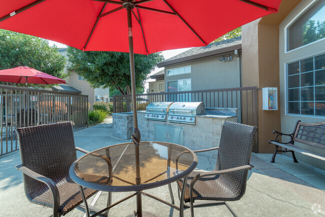 Picnic Area - River Knolls