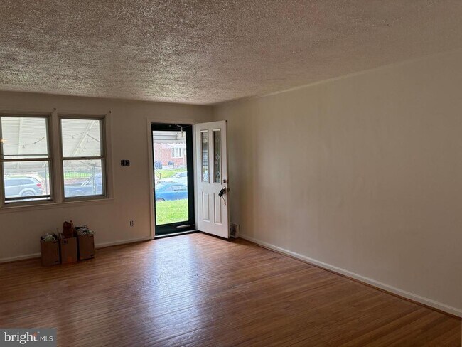 Building Photo - 1053 Taylor Dr