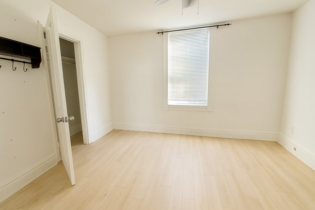 Fits King Bed - 740 Lorne Av