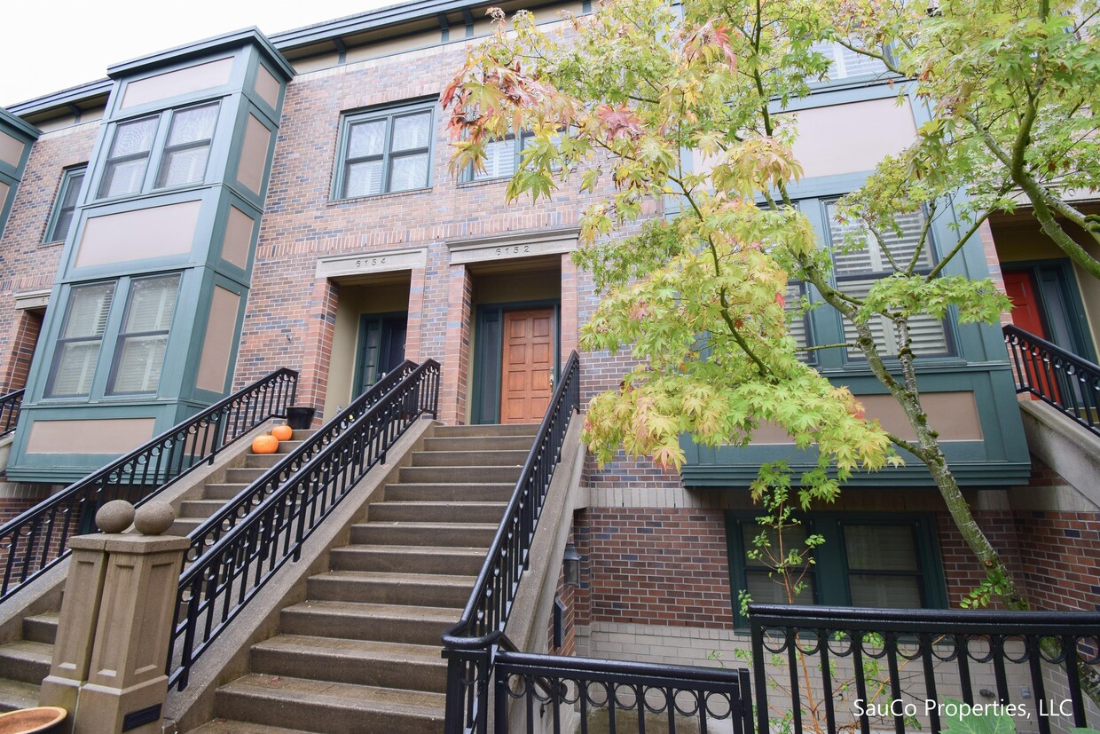 Foto principal - 6152 NE Brighton St