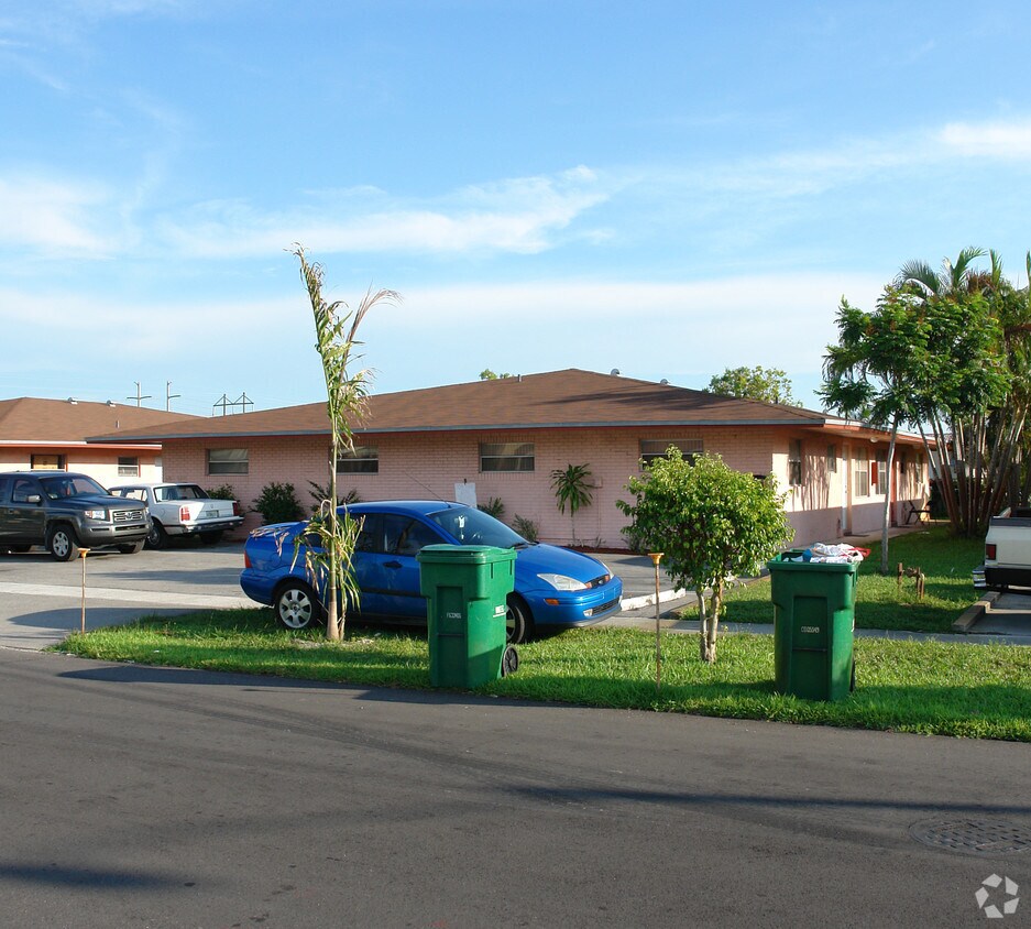 Foto del edificio - 5301 NW 21st Ct