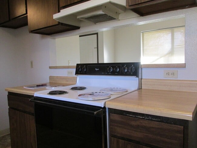 Foto del edificio - $1,400 PER MONTH - THREE BEDROOM TWO BATH HOME - LEAVITT LAKE