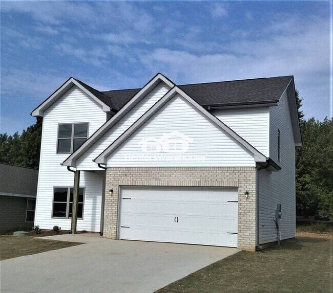 Building Photo - Discover modern living in the 4 bedroom 2 1/2 bath home