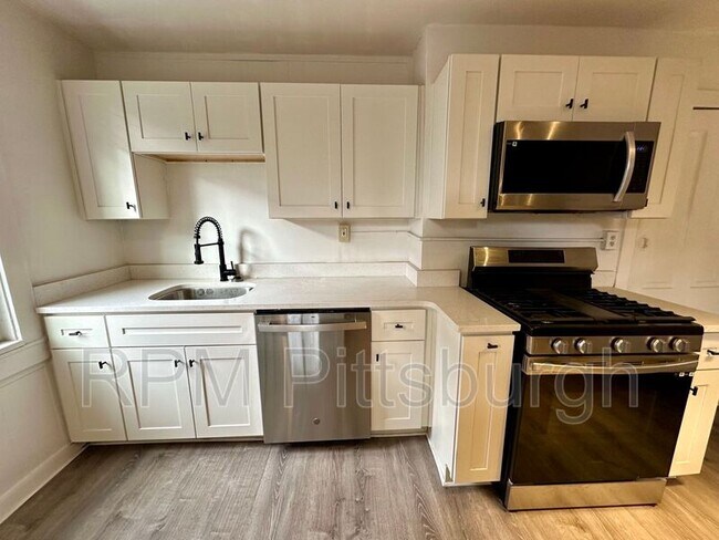 Photo - 30 Ganster St House