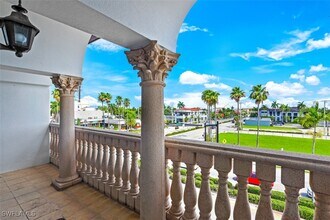 Building Photo - 900 5th Ave S