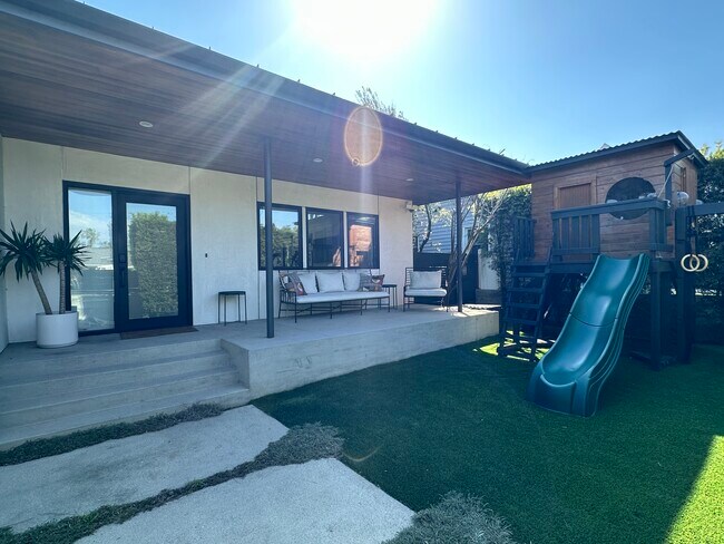 Foto del edificio - 870 Rose Ave