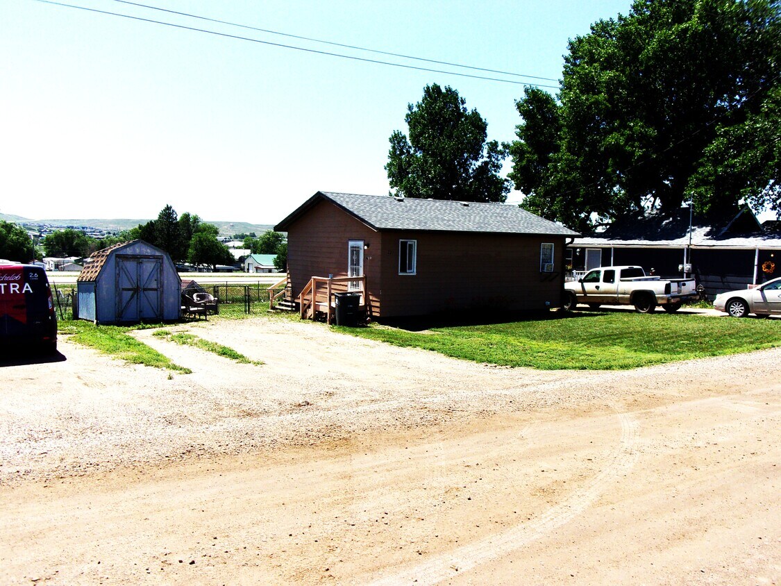 Foto del edificio - 223 Country Rd