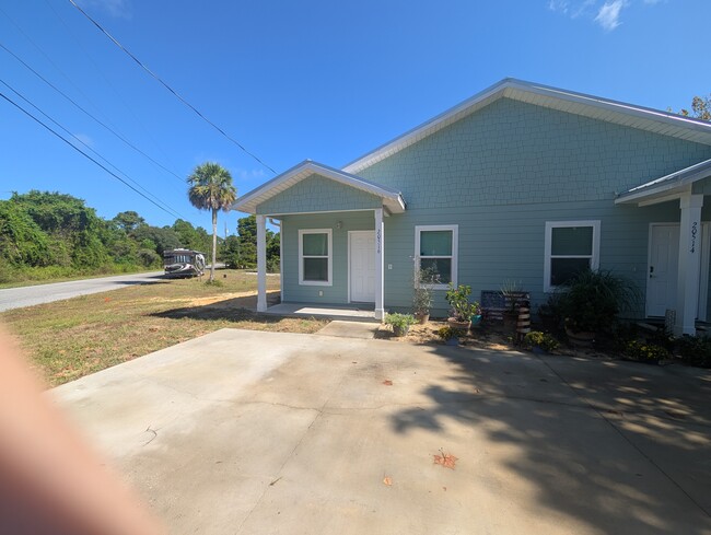 Building Photo - 20516 Verona St