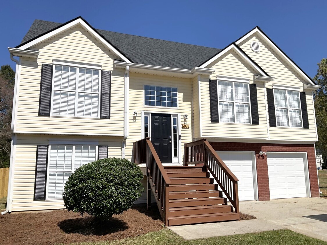 Primary Photo - 304 Cork Ln