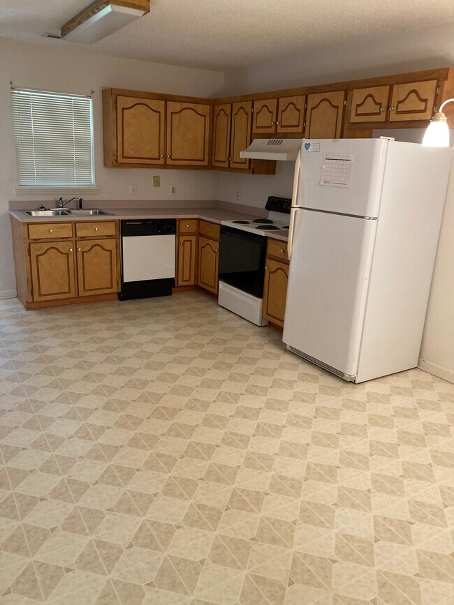 Stove, DW, Ref - 2705 Caudill Ave