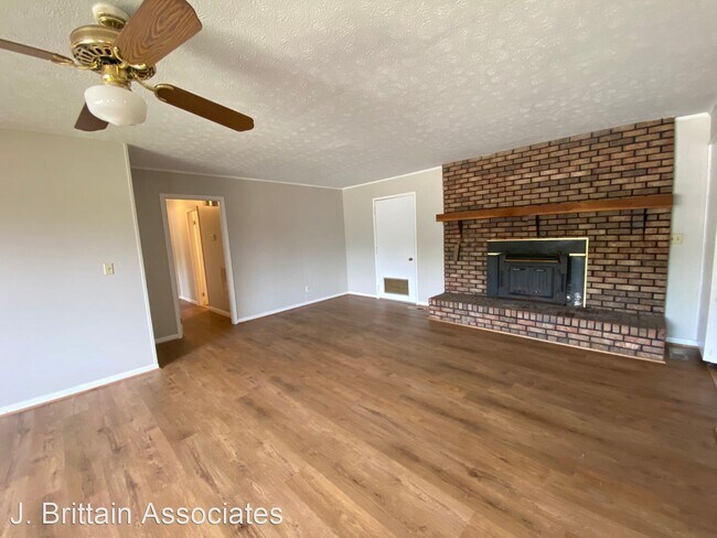Foto del edificio - 3 br, 2 bath House - 1344 Johnston Dr.