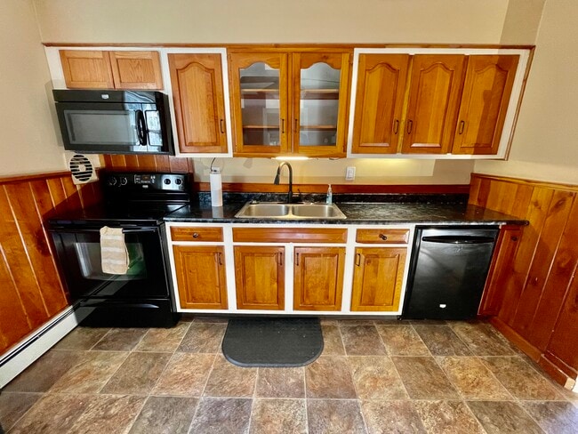 Plenty of cabinet space! - 4721 Hillside Rd