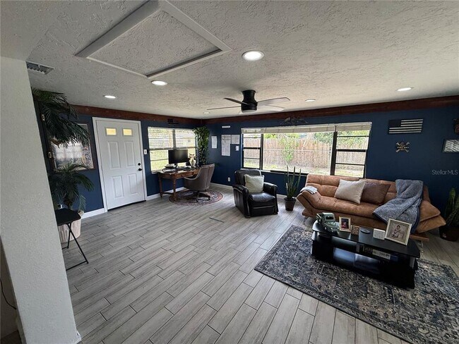 Foto del edificio - 4039 Velarde Ln