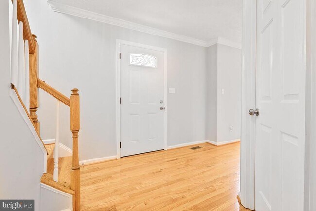 Foto del edificio - 7802 Shallowbrook Ct