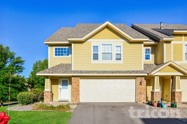 Building Photo - 1627 Fox Hunt Way