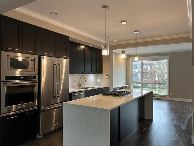 Building Photo - 16488-16464 64 Ave