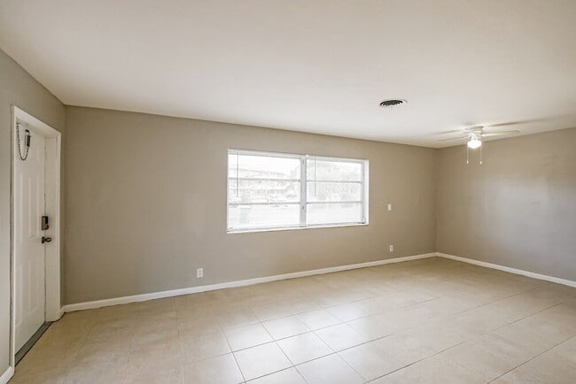 Foto del edificio - 5301 NW 11th St