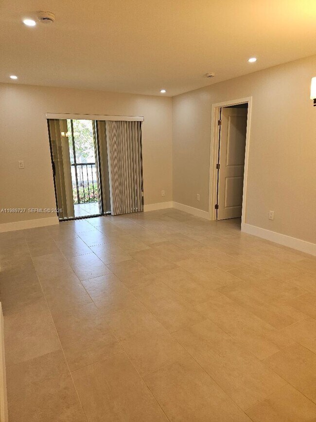 Foto del edificio - 9716 Hammocks Blvd