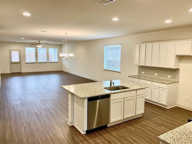 Foto del edificio - Beautiful 4 bedroom 3 bathroom home in Pfl...