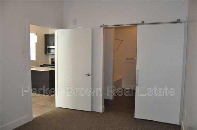 Building Photo - 965 S 200 W