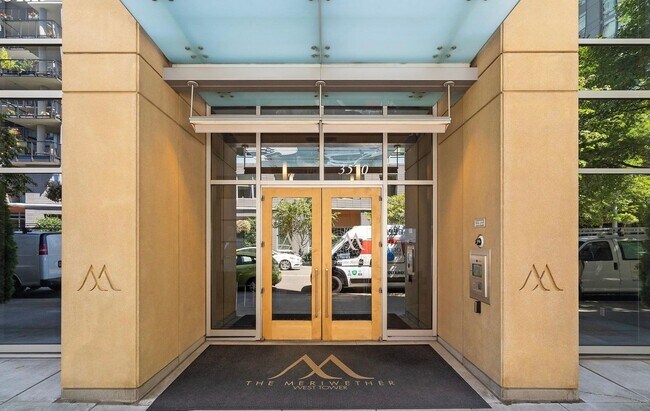 Foto del edificio - 1 Oversized Bedroom Condo w/ a Water View,...