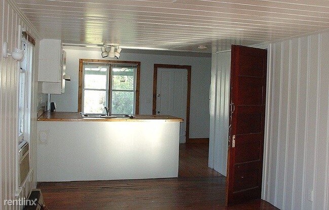 Building Photo - 25 S Peninsula Dr
