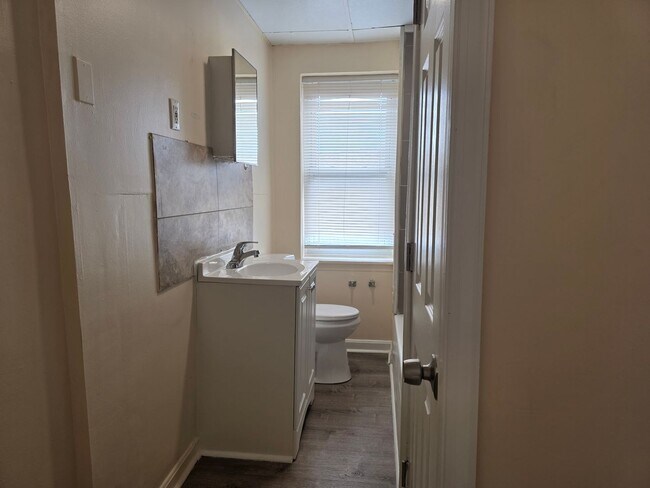 Building Photo - 100 N Franklin St