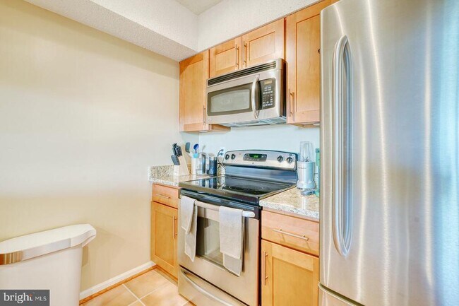 Building Photo - 5802 Nicholson Ln