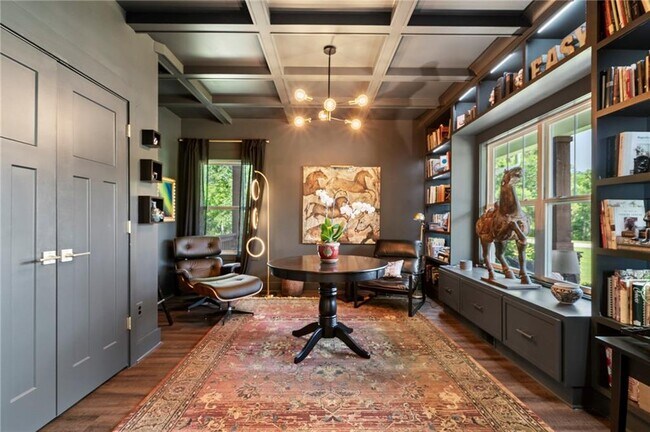 Building Photo - 175 STONELEDGE TRCE N