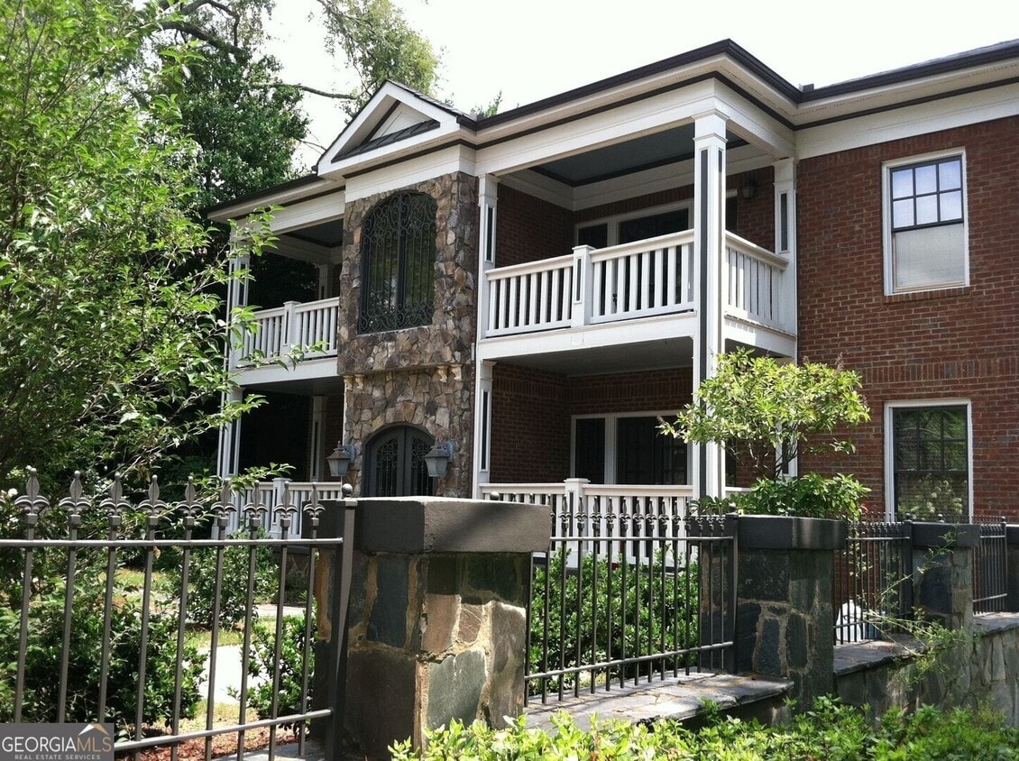 Primary Photo - 685 Penn Ave NE