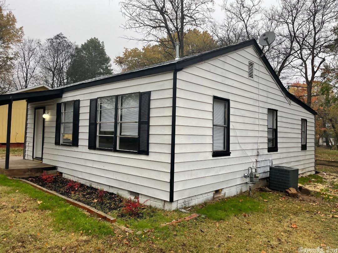 Primary Photo - 202 Roosevelt Rd