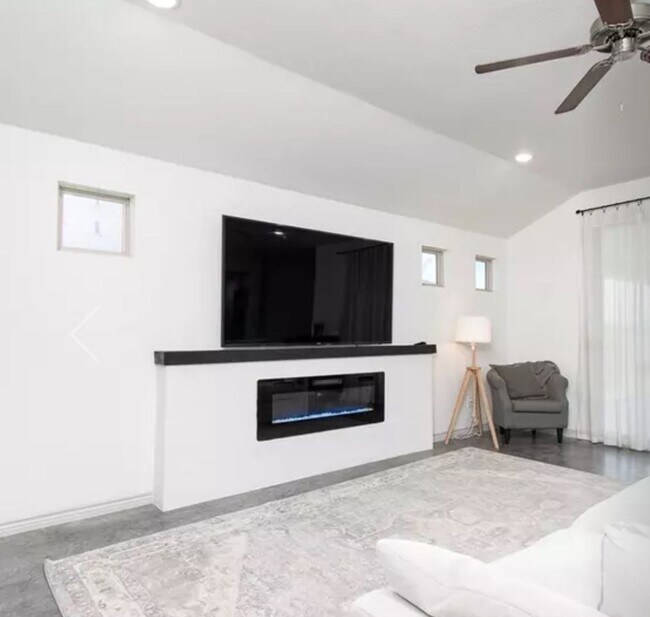 Building Photo - Beautiful 4 Bedroom 2 Bath Home for Rent