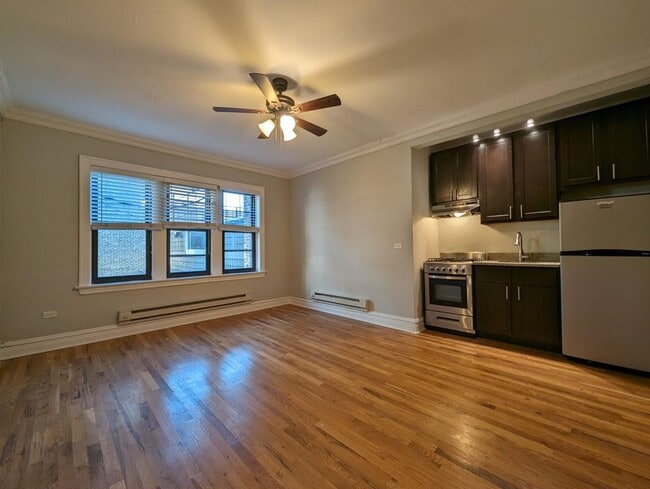 Building Photo - 4737 N Hermitage Ave
