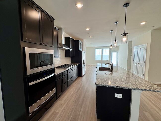 Building Photo - 155 Yorktown Ct