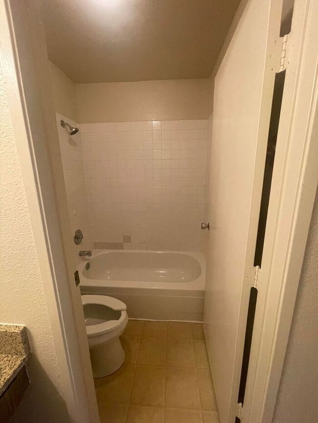 Foto del edificio - MOVE IN READY 2 bed / 2 Bath near UNR!