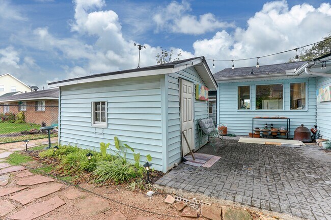 Foto del edificio - 4449 Shady Lake Dr