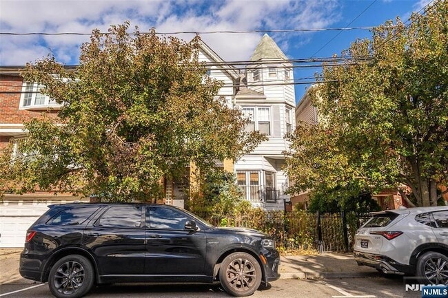 Photo - 124 73rd St House