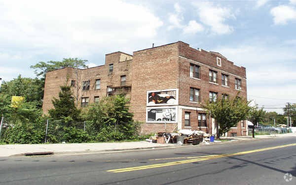 Building Photo - 901 Bergen