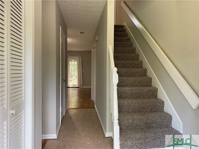 Building Photo - 254 Greenwich Dr