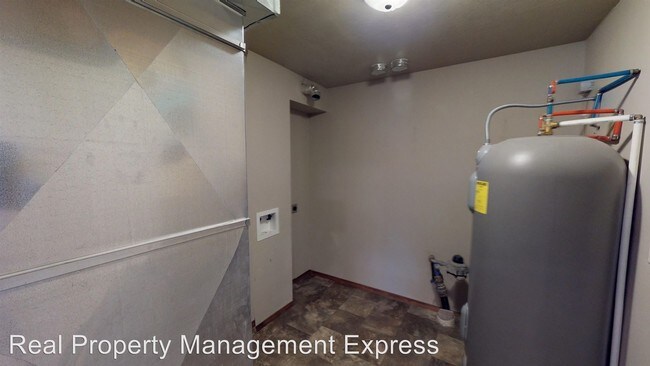 Building Photo - 3 br, 2 bath Apartment - 200 Jerry Place